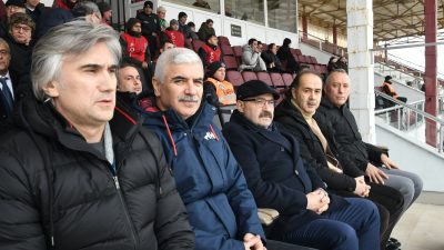 Balıkesir Valisi İsmail Ustaoğlu, Bandırma 17 EylülStadyumu’nda oynanan Teksüt Bandırmaspor-Ankara