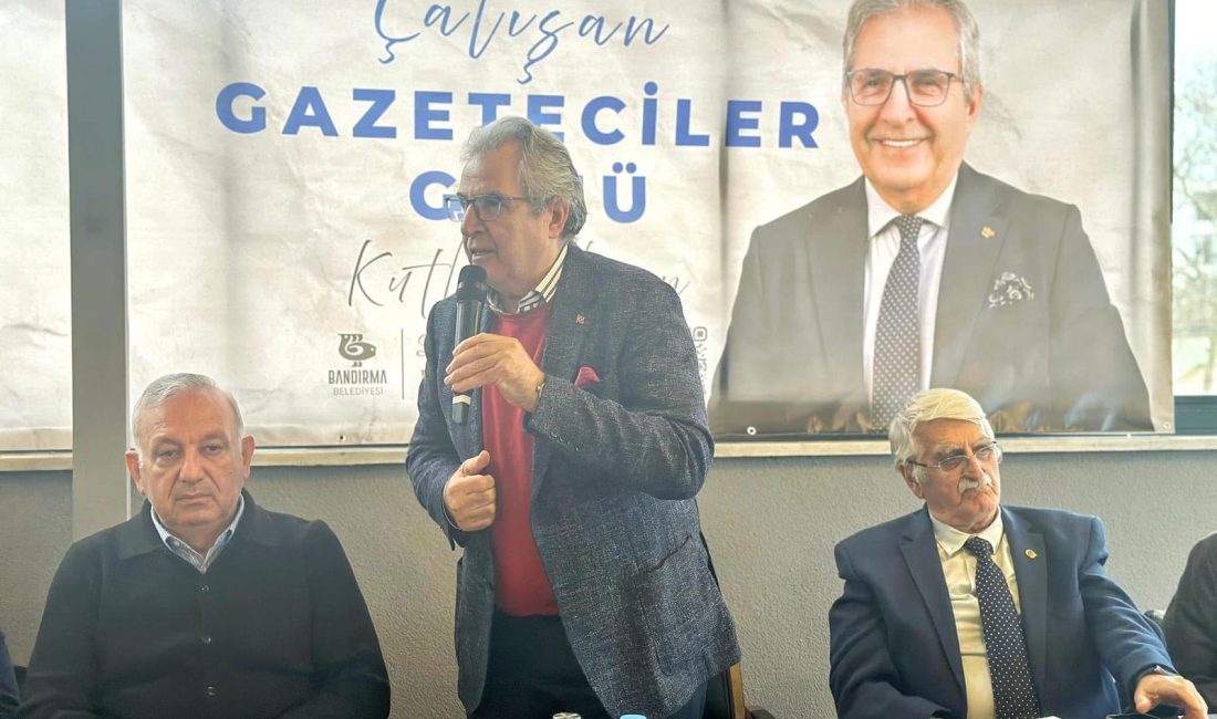 Gazetecilerle bir araya gelen Bandırma Belediye Başkanı Dursun Mirza, Askeri