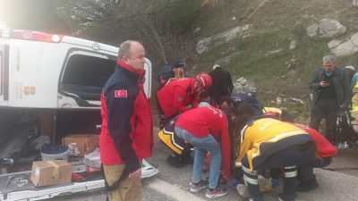 Kepsut’ta yolcu minibüsü ile otomobilin çarpıştığı kazada 2 kişi hayatını