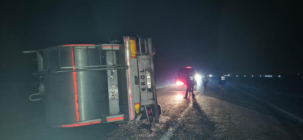 Manyas-Susurluk yolunda zincirleme kaza: 2 yaralı Manyas-Susurluk kara yolunda, Haydar Mahallesi mevkiinde meydana gelen zincirleme trafik