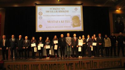 Susurluk’ta gerçekleştirilen edebiyat panelinde Mustafa Kutlu’nun eserleri ele alınarak “Yoksulluk,