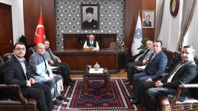 Gönen ve Sındırgı’dan gelen muhtarlarla bir araya gelen Balıkesir Valisi