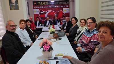 Erdek Kaymakamı Hasan Göç, Erdek’te faaliyet gösteren siyasi partilerin ilçe