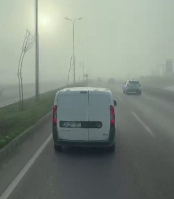 Can kurtarmaya giden itfaiyecilere yol vermedi, 993 TL cezai işlem uygulandı Balıkesir’de 5 yaralının bulunduğu kaza ihbarına giden itfaiyeyi sol şeritten