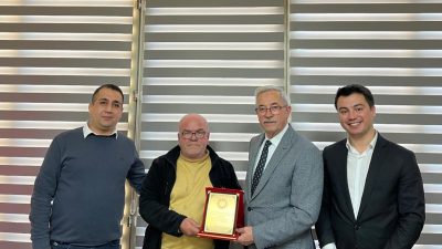 Erdek Belediyesi, yıllardır ilçeye hizmet veren 25 emekli personelini düzenlenen