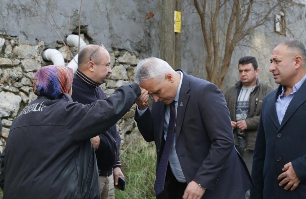 Dereli Mahallesi’nde dün akşam çıkan yangında iki küçük çocuk hayatını