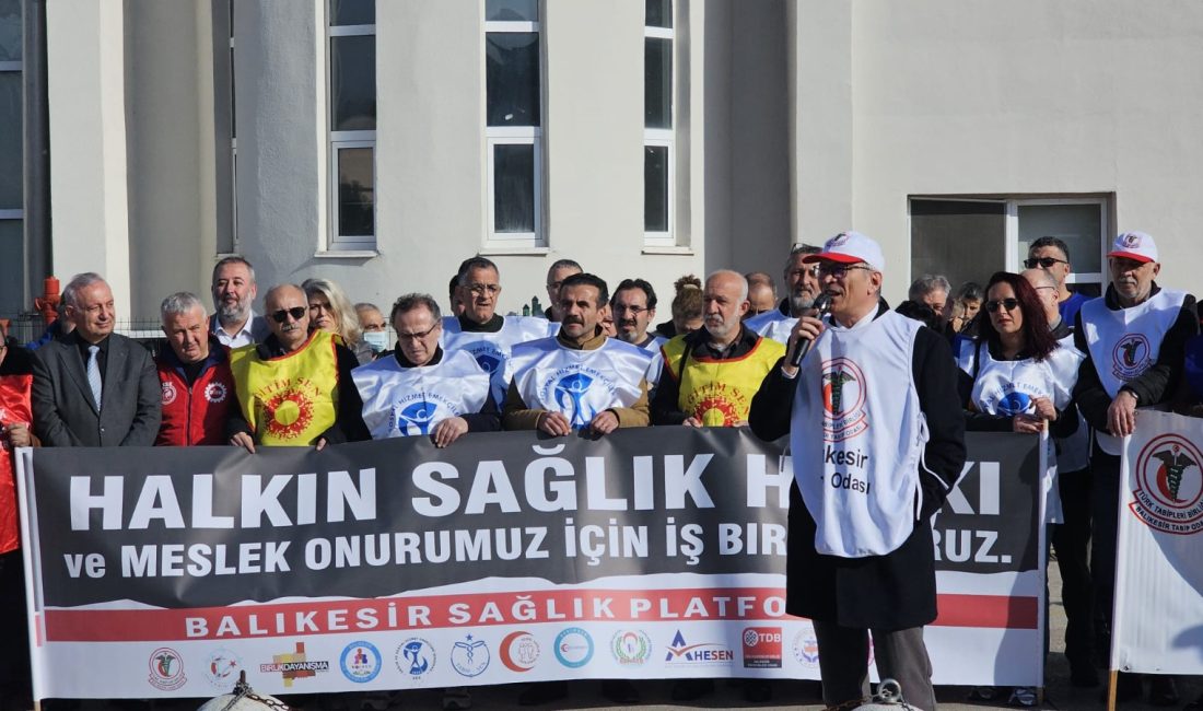 Bandırma’da sağlık çalışanlarından yeni yönetmeliğe tepki Balıkesir Sağlık Platformu temsilcileri, Bandırma’da basın açıklaması düzenleyerek Aile Hekimliği