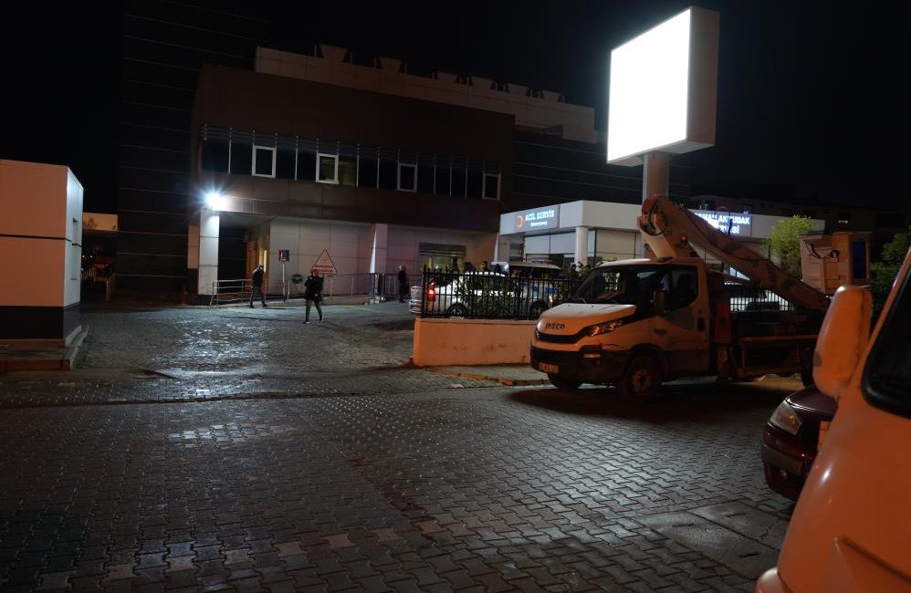 Balıkesir’de elektrik akımına kapılan işçi yaşamını yitirdi Havran’da elektrik akımına kapılan işçi hayatını kaybetti. Edinilen bilgiye göre