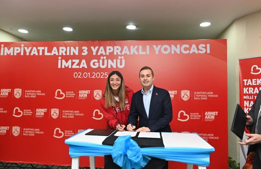 Milli taekwondocu Nafia Kuş Aydın, Balıkesir Büyükşehir Belediyespor’da Balıkesir Büyükşehir Belediye Başkanı Ahmet Akın, milli güreşçi Yasemin Adar