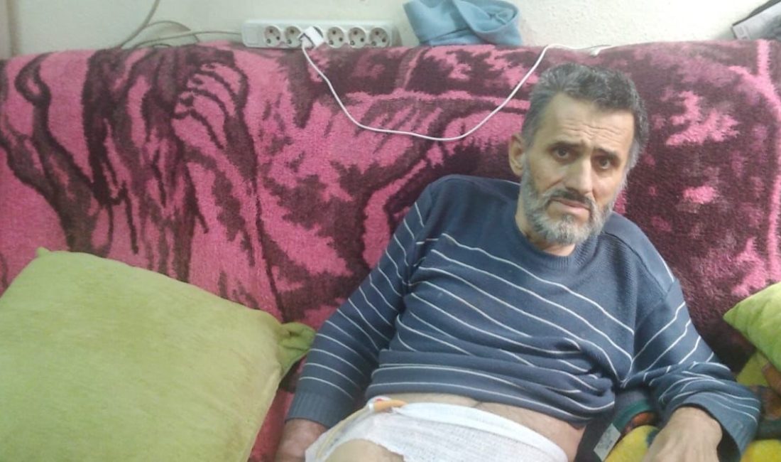 Bandırma’da engelli bir vatandaş yardım eli için yetkililere seslendi Şeker hastalığı nedeniyle bir ayağını kaybeden Yusuf Şahin, zor durumdaki