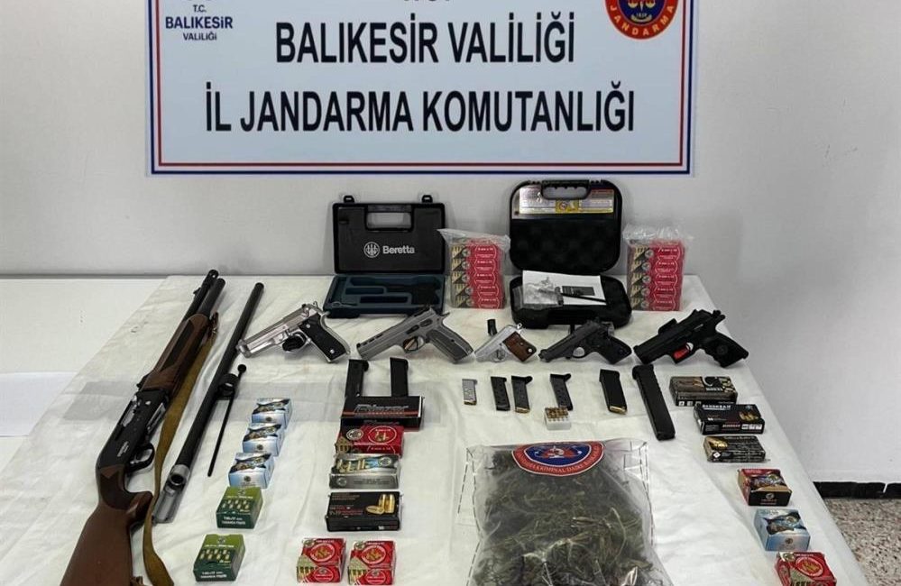Balıkesir’in Edremit ve Havran ilçelerinde yasa dışı silah ve mühimmat