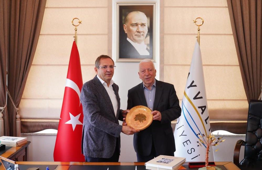 Ayvalıkgücü-Aetos Loutra Ege’de dostluk köprülerini pekiştirdi Yunanistan’ın Midilli takımlarından Aetos Loutra ile Ayvalıkgücü Belediyespor arasında geçtiğimiz