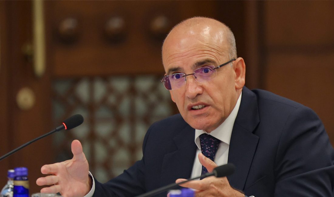 Bakan Şimşek: “Ocak-kasım döneminde cari açık 5,6 milyar dolar oldu” Hazine ve Maliye Bakanı Mehmet Şimşek, ocak-kasım döneminde cari açığın