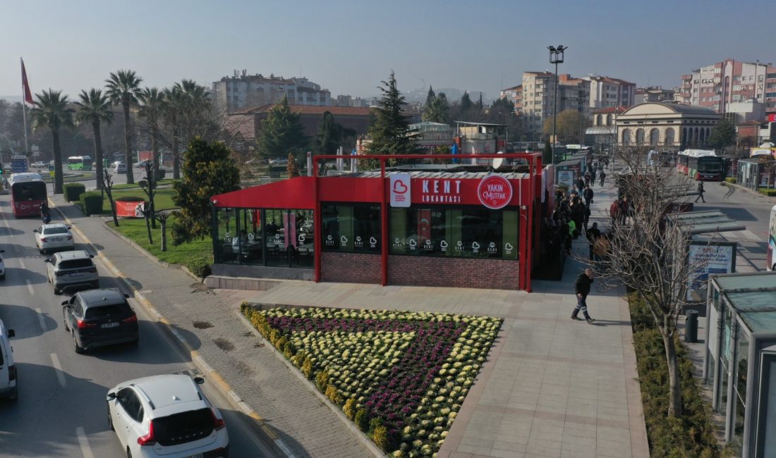 Balıkesir Kent Lokantası her gün bin kişiyi ağırlıyor Balıkesir’de hizmete açılan Kent Lokantası, üniversite öğrencilerinden, çalışanlara ve emeklilere