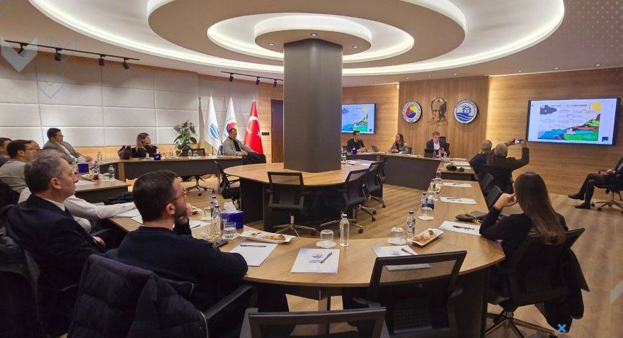 Bandırma Ticaret Odası’ndan Yeşil ve Dijital Dönüşüm hamlesi Bandırma Ticaret Odası’nda KOBİ’lerin dijital dönüşüm ve karbon düzenleme süreçlerine