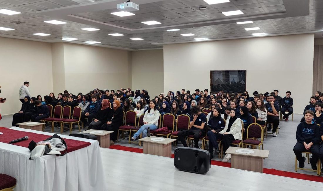 Bandırma’da 3 bin öğrenciye güvenli gelecek eğitimi Bandırma’da 17 okulda toplam 3 bin öğrenciye “Kişisel Güvenlik, Suçtan