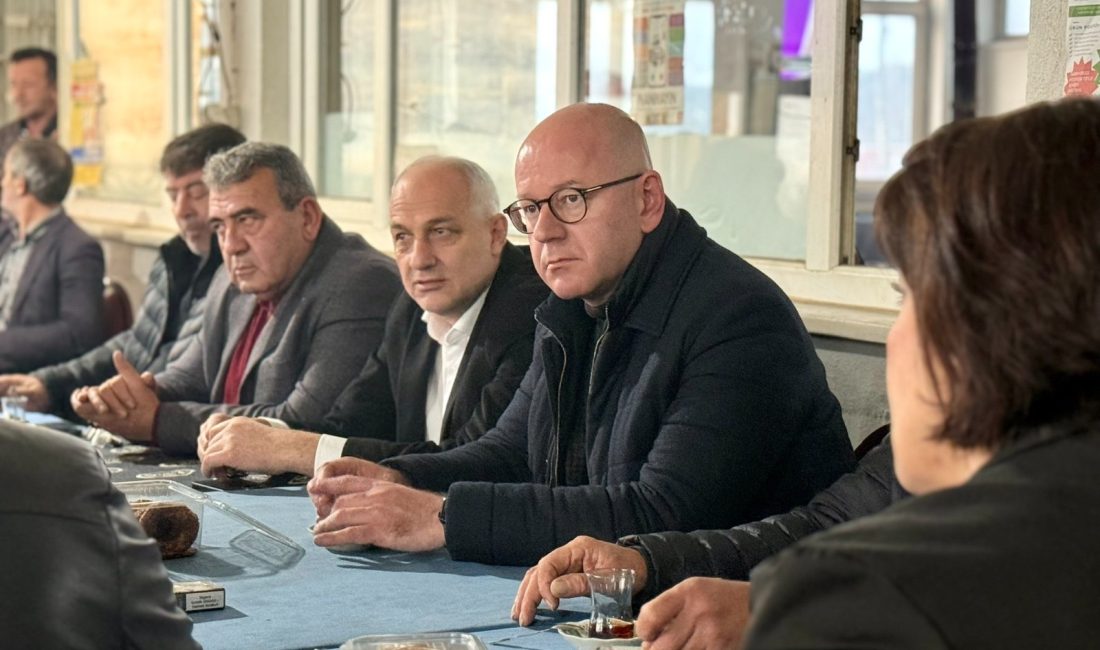 CHP Balıkesir Milletvekili Serkan Sarı, Bandırma Yeniyenice’de çiftçilerin sorunlarını dinleyerek