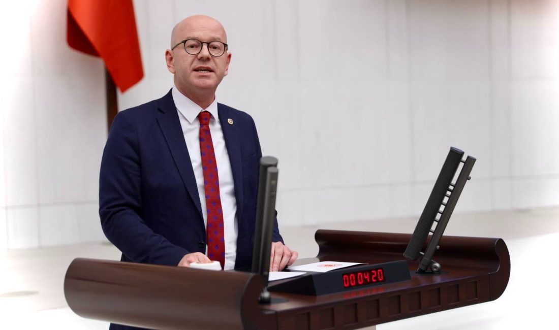 Balıkesir Milletvekili Sarı: “Devletin tarafsızlığına gölge düşürülüyor” CHP Balıkesir Milletvekili Serkan Sarı, DSİ Müdürü Olcay Çubukçu’nun AKP