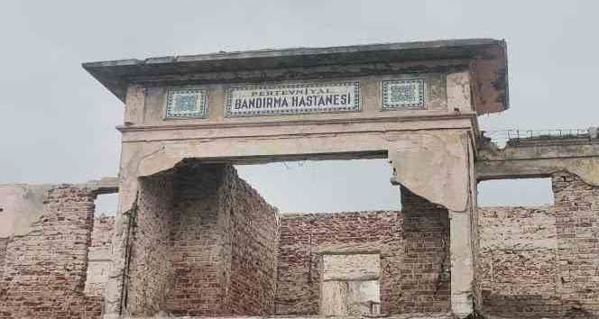 Bandırma’nın tarihi hastanesi Pertevniyal sağlık alanında hizmet verecek Cumhuriyet döneminde inşa edilen ilk sağlık kuruluşlarından biri olan ve