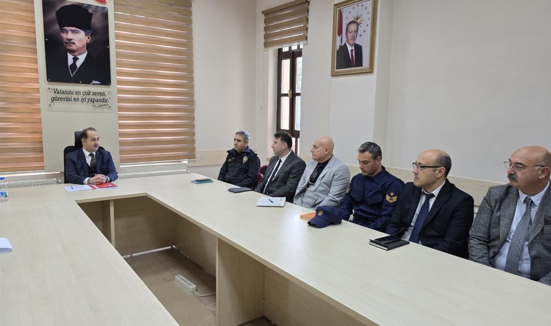 Bandırma’da vatandaş odaklı hizmetler için önemli kararlar alındı Bandırma Kaymakamı Engin Aksakal başkanlığında düzenlenen toplantıda kamu hizmetlerinin vatandaşlara