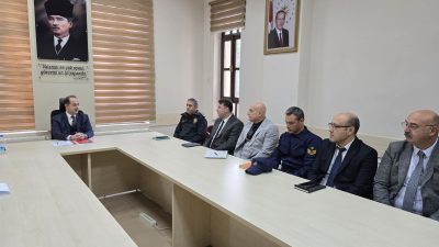 Bandırma Kaymakamı Engin Aksakal başkanlığında düzenlenen toplantıda kamu hizmetlerinin vatandaşlara