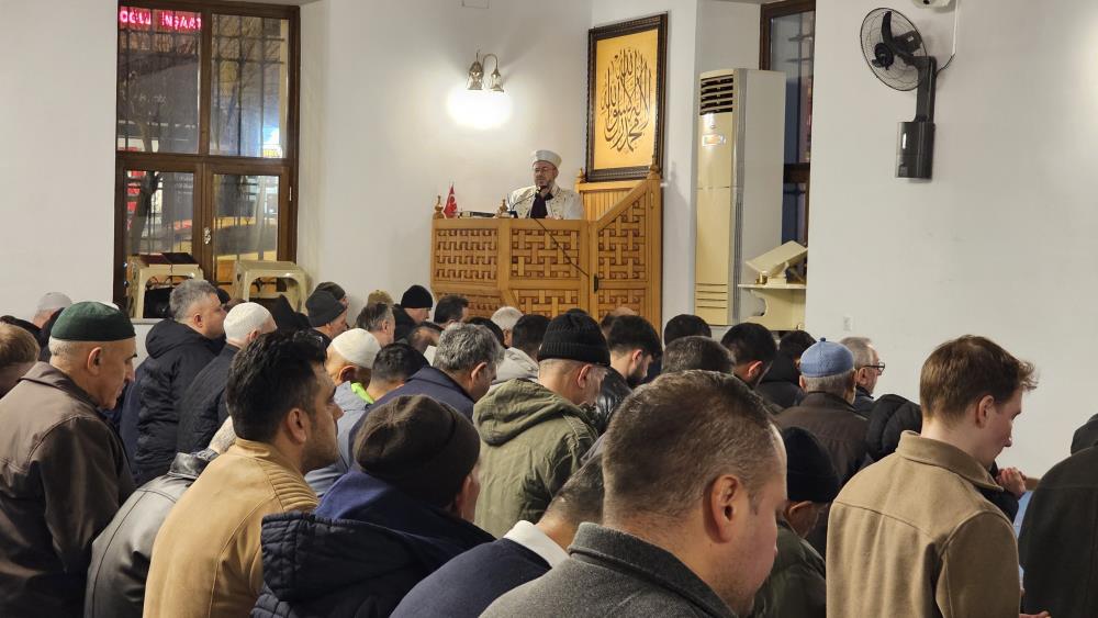 Bandırma Haydar Çavuş Camii’nde düzenlenen özel program, yoğun bir katılımla