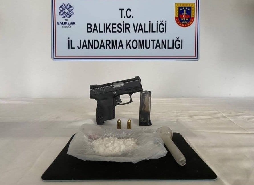 Jandarma suçlulara göz açtırmıyor Balıkesir İl Jandarma Komutanlığı, kaçakçılık ve organize suçlara yönelik yürüttüğü
