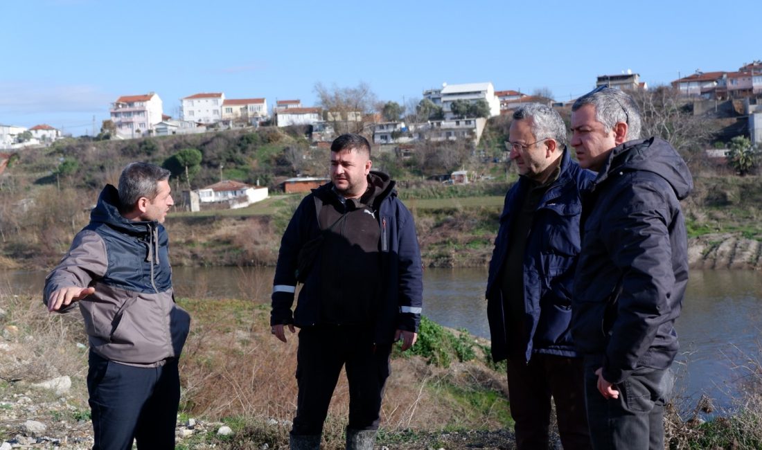 Susurluk Belediyesi’nden altyapı sorunlarına çözüm adımı Susurluk Belediyesi, Hasancan Kapalı Pazaryeri çevresinde yağmur suyu tahliye hattı
