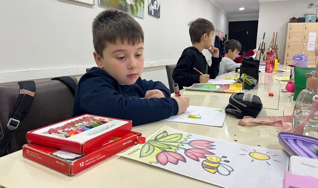 Bandırma Belediyesi kurslarında minikleri sanatla buluşturdu Bandırma Belediyesi tarafından Barış Manço Kültür Merkezi’nde düzenlenen resim kurslarında