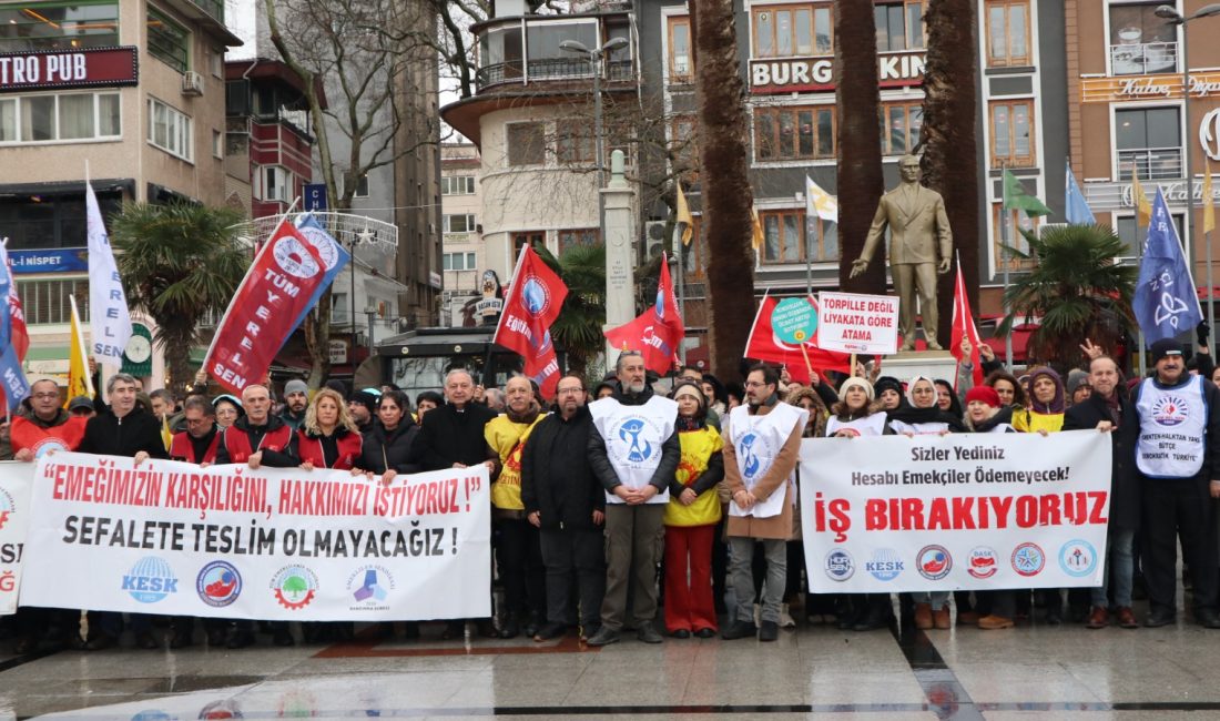 Bandırma’da iş bırakma eylemi Türkiye genelinde yapılan iş bırakma eylemleri kapsamında Bandırma’da kamu çalışanları