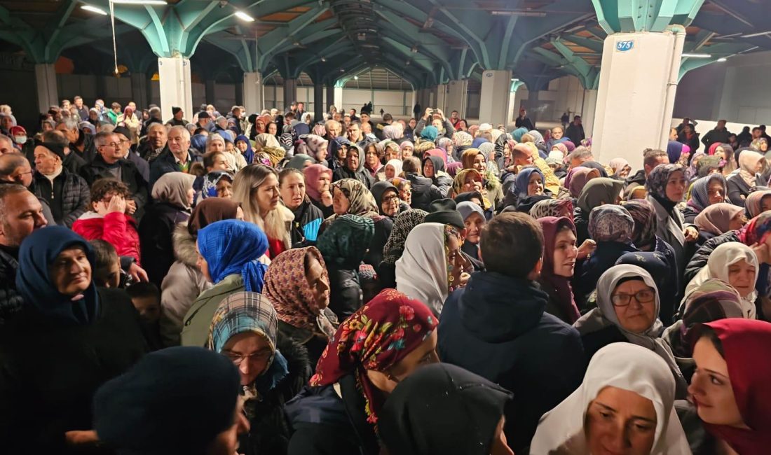 Bandırma’dan umre yolcuları dualarla gönderildi Bandırma’dan umreye gidecek 120 kişilik kafile, dualar ve ilahiler eşliğinde