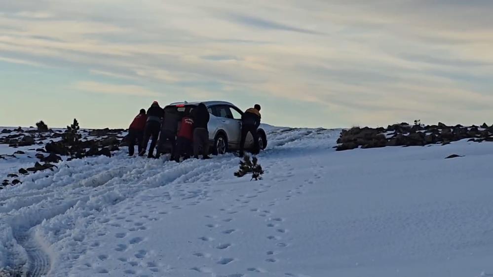 Kazdağı Milli Parkı, bin 700 metre yükseklikte Kartal Çimeni mevkiinde,