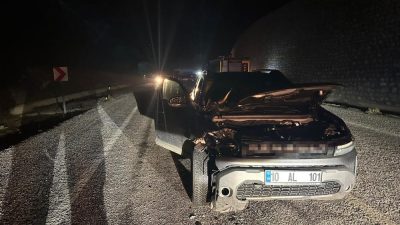 Balıkesir’de şarampole devrilen aracından yardım için yola çıkan sürücü, araç