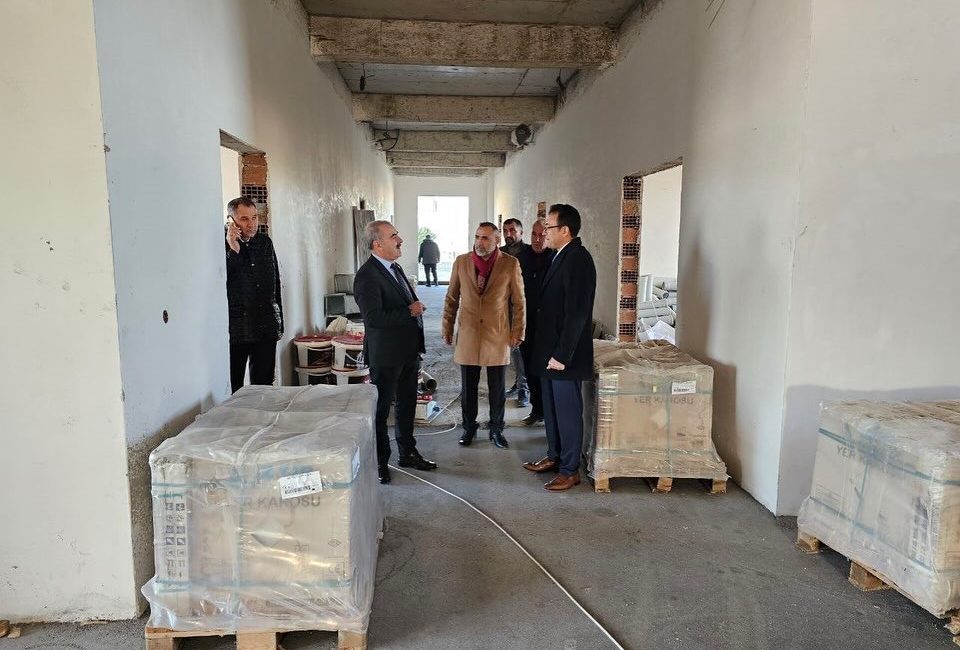 İl Müdürü, Bandırma’daki okul çalışmalarını inceledi Bandırma’ya ziyaret programı düzenleyen Balıkesir İl Milli Eğitim Müdürü Murat