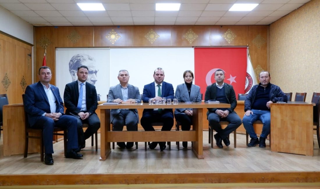 Susurluk’ta muhtarlarla ortak akıl toplantısı Susurluk Belediyesi ve muhtarlar, mahallelerin kalkınması için çözüm önerilerini değerlendirdi.