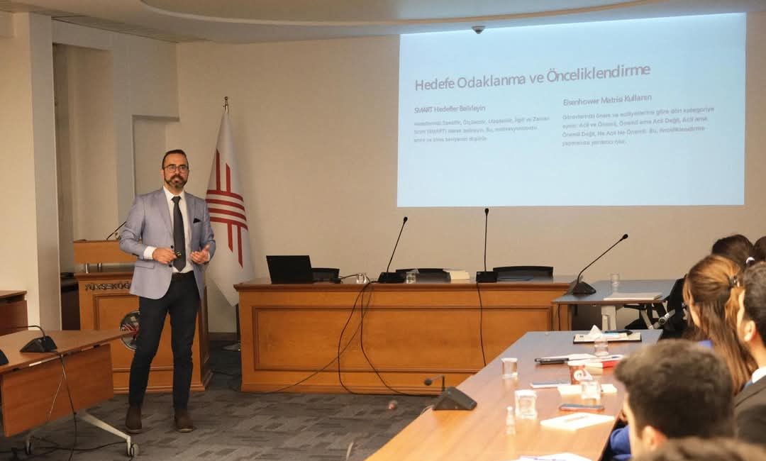 Bandırma Onyedi Eylül Üniversitesi Öğretim Üyesi Doç. Dr. Fatih Altun,