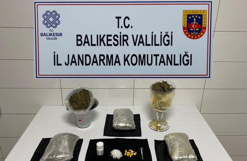 Edremit’te uyuşturucu operasyonu: 1 kişi tutuklandı Balıkesir İl Jandarma Komutanlığı ekipleri, Edremit ilçesinde uyuşturucu madde imal
