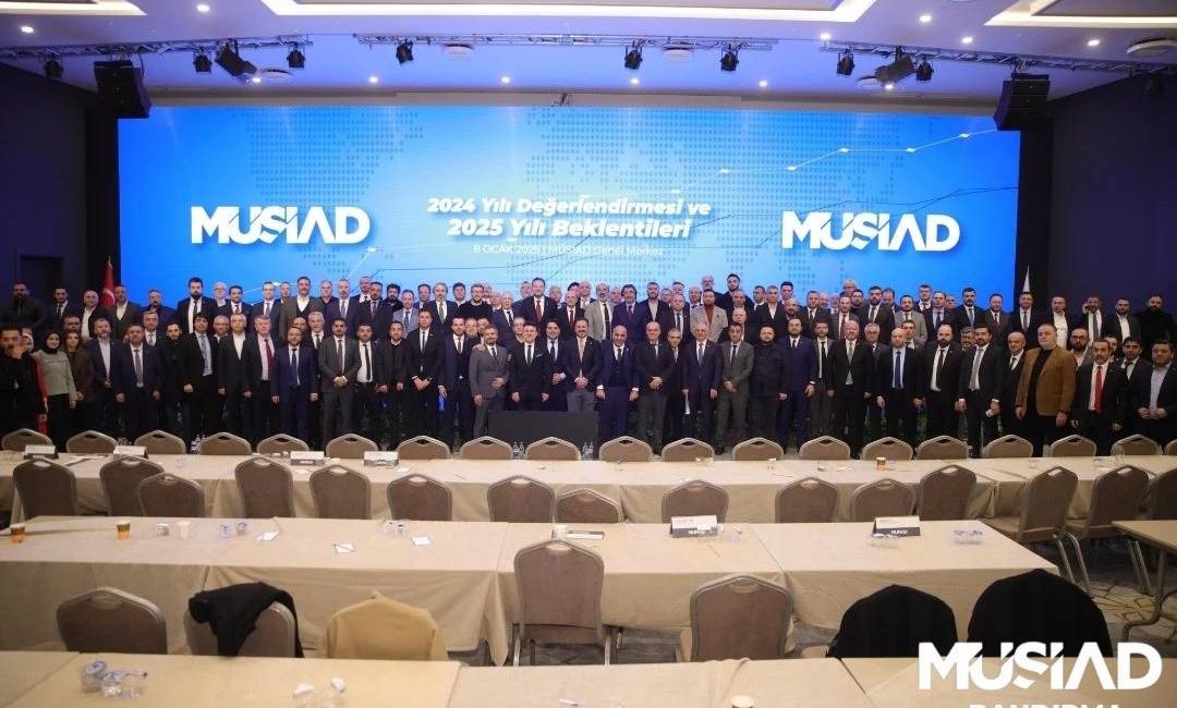 MÜSİAD Bandırma, 2025 ekonomik stratejileri toplantısında yer aldı MÜSİAD Bandırma Şubesi, 2024 yılı ekonomik performansı ve 2025 beklentilerinin