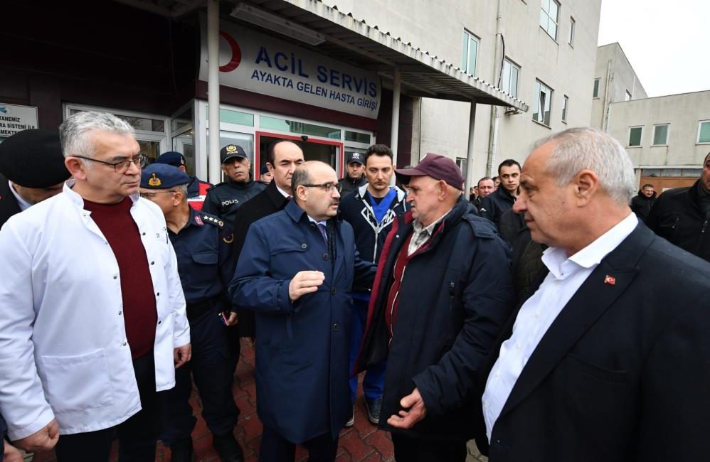 Gönen’deki servis kazası sonrası Vali Ustaoğlu’ndan hastane ziyareti Gönen’de, Taştepe mevkiinde meydana gelen servis aracı kazasında 26 işçi