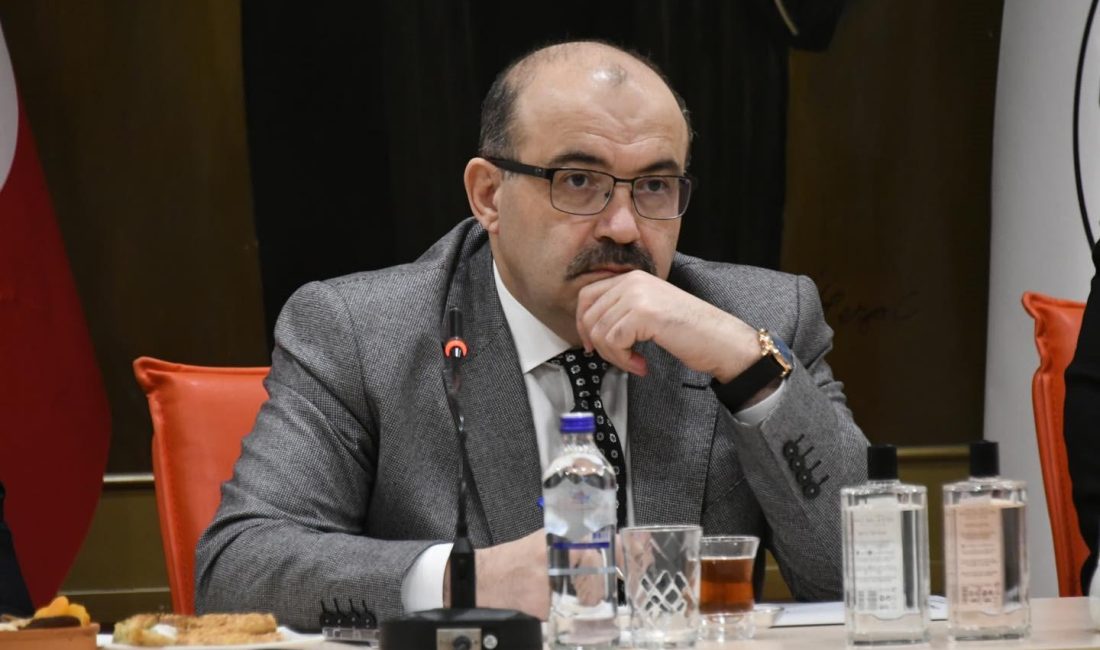 Ayvalık’ta zeytinyağı lisanslı depoculuk toplantısı yapıldı Balıkesir Valisi İsmail Ustaoğlu başkanlığında “Zeytinyağı Lisanslı Depoculuk Yatırımı Fizibilitesi