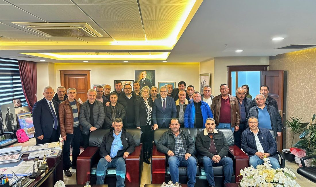 Başkan Mirza’dan emekli personellere teşekkür ve veda Bandırma Belediye Başkanı Dursun Mirza, emekli belediye personellerini makamında ağırlayarak