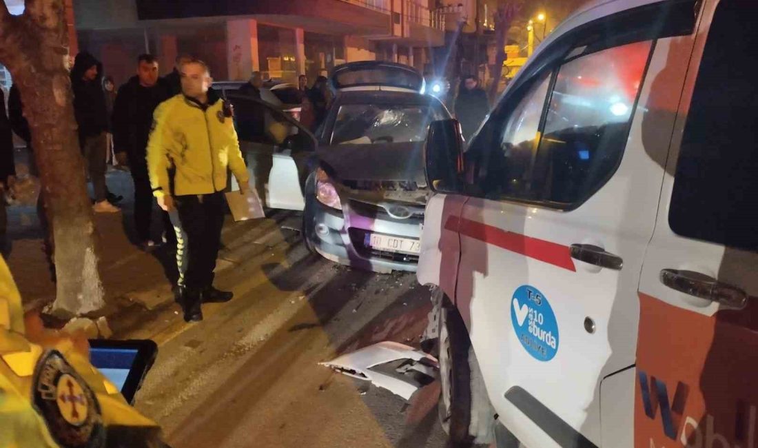 Dolmuş taksi ile otomobil kafa kafaya çarpıştı Balıkesir’de dolmuş taksi ile otomobil kafa kafaya çarpıştı. Olay, Karesi