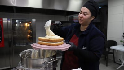 Bandırma Belediyesi, yeni imalathanesinde Kent Lokantaları ve belediye kafeleri için