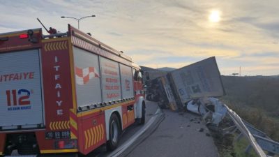 Balıkesir’de Yeniköy gişeler mevkiinde meydana gelen tek taraflı trafik kazasında