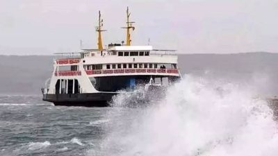 Marmara Denizi’nde etkili olan kuvvetli rüzgar ve dalga nedeniyle deniz