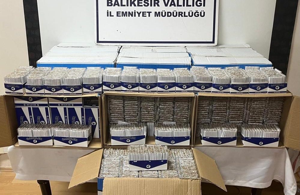 Edremit’te piyasa sürülmeye hazır 100 bin makaron ele geçirildi Edremit’te Kaçakçılık ve Organize Suçlarla Mücadele Şube Müdürlüğüne bağlı polis