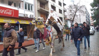 Burhaniye’de, develi sünnet geleneği devam ederken, Ersan Erdoğan da, sünnet