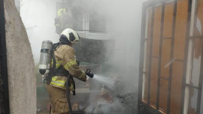 Karesi ‘de bir evin odun kömürlerinin depolandığı kömürlükte çıkan yangın