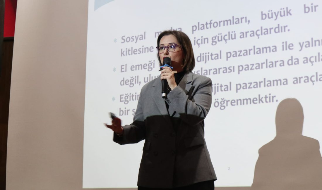 Bandırma’da düzelenen Girişimcilik ve Pazarlama eğitiminde kadın girişimciler, Dr. Itır