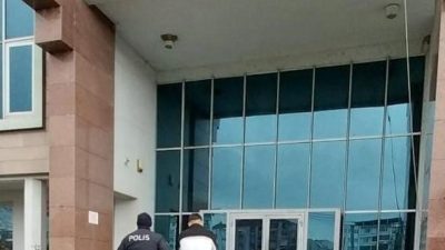 Balıkesir’de polis ekipleri aranan şahıslara yönelik eş zamanlı gerçekleştirdiği operasyonlarda